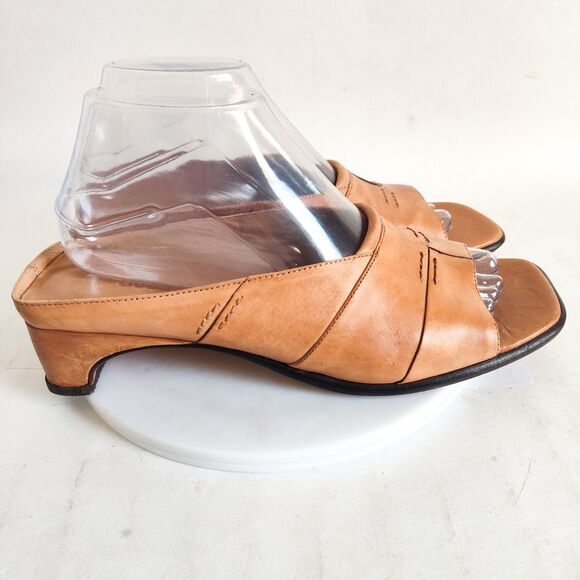Cole Haan Sandals Mules 8.5 Tan Leather Sole Slides Low 1.5" Open Toe Y2K 90s - Picture 1 of 13